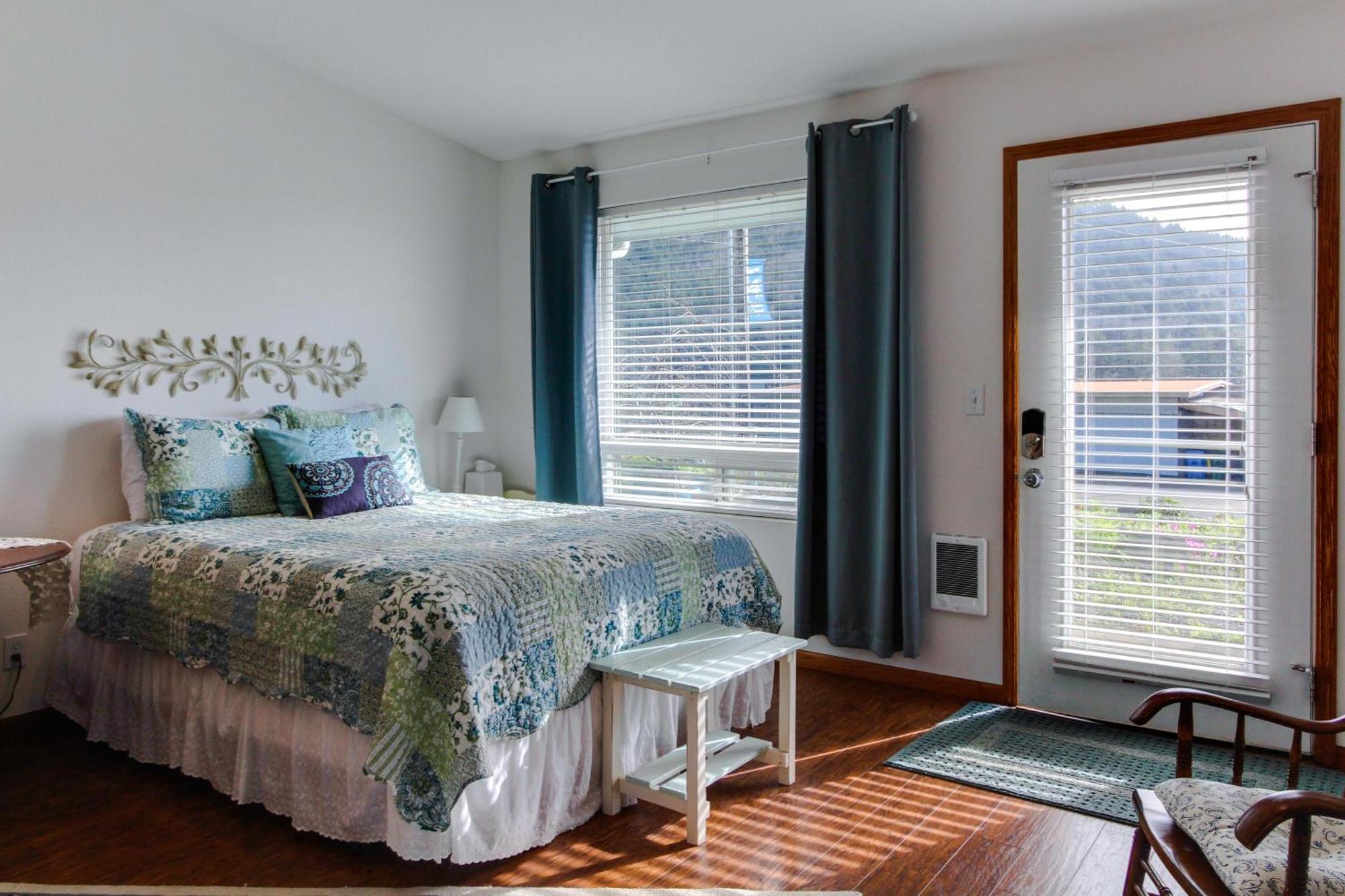 Ocean Cove Inn ヤハッツ エクステリア 写真