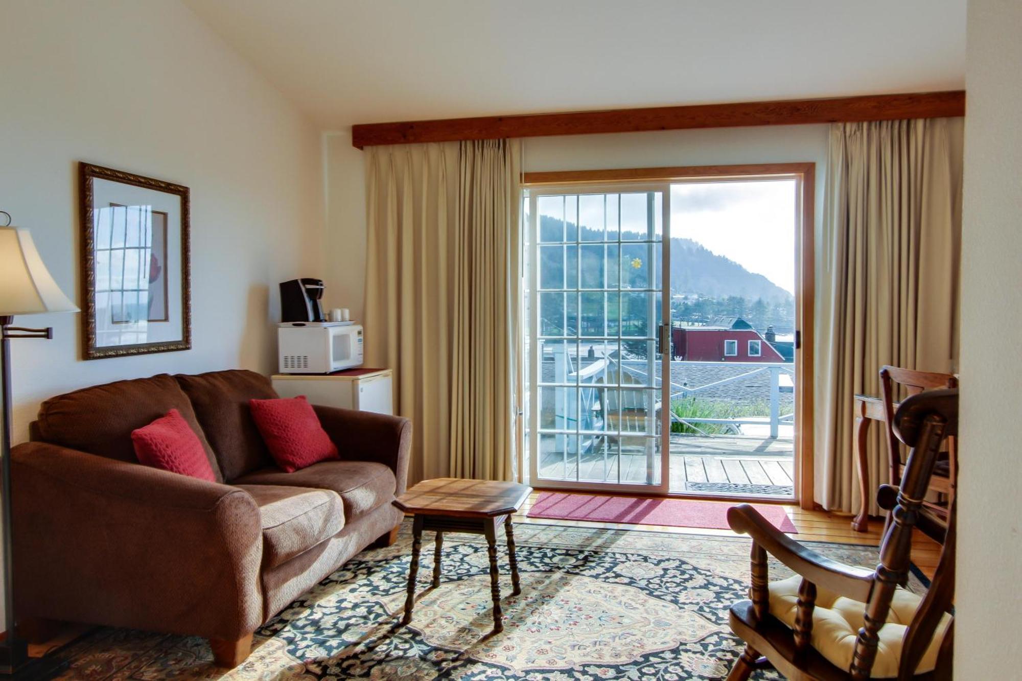 Ocean Cove Inn ヤハッツ エクステリア 写真