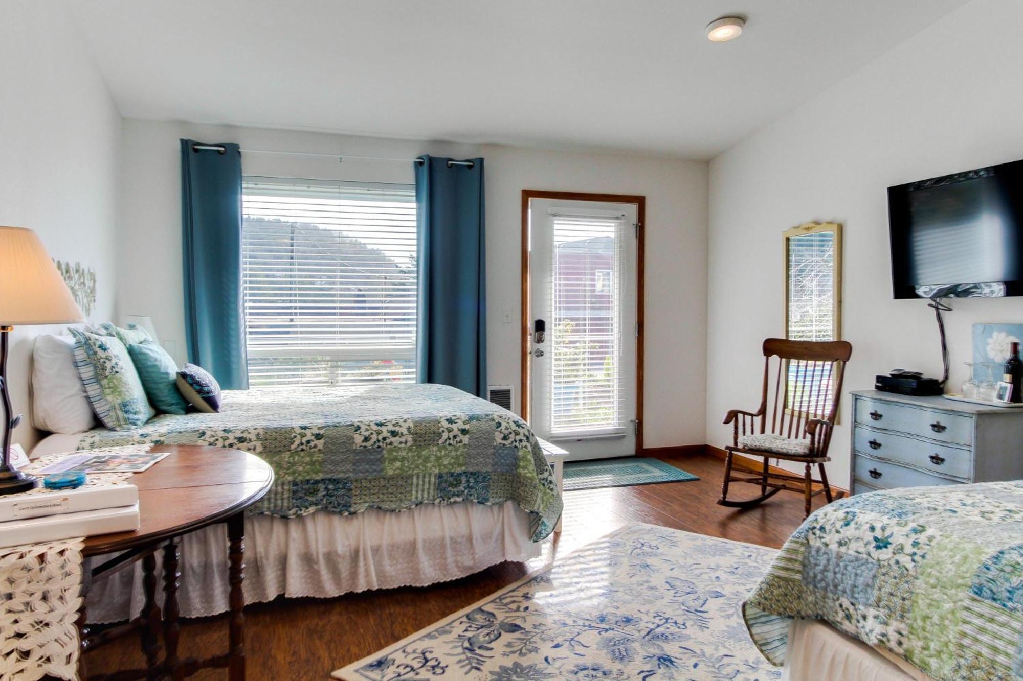 Ocean Cove Inn ヤハッツ エクステリア 写真