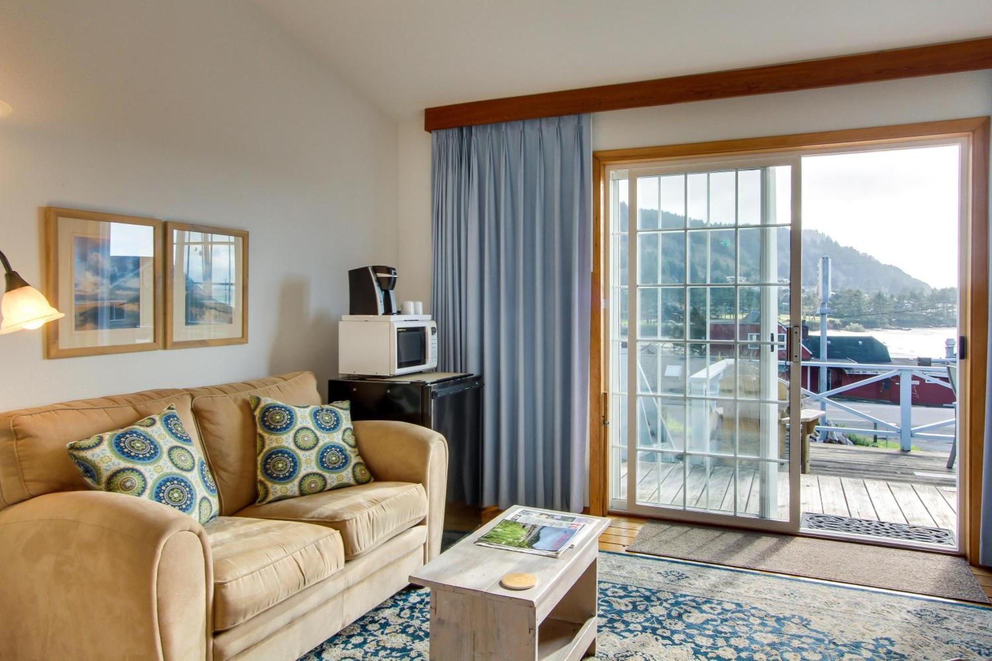 Ocean Cove Inn ヤハッツ エクステリア 写真