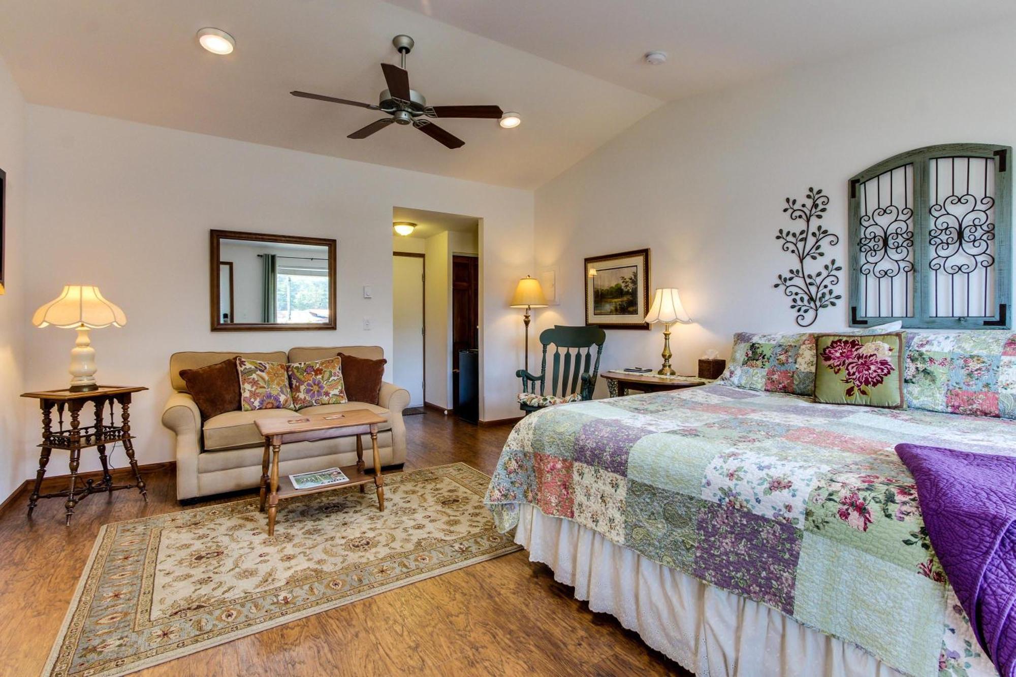Ocean Cove Inn ヤハッツ 部屋 写真