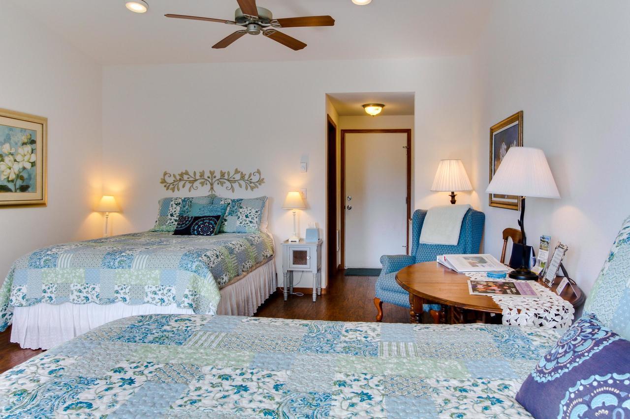 Ocean Cove Inn ヤハッツ エクステリア 写真