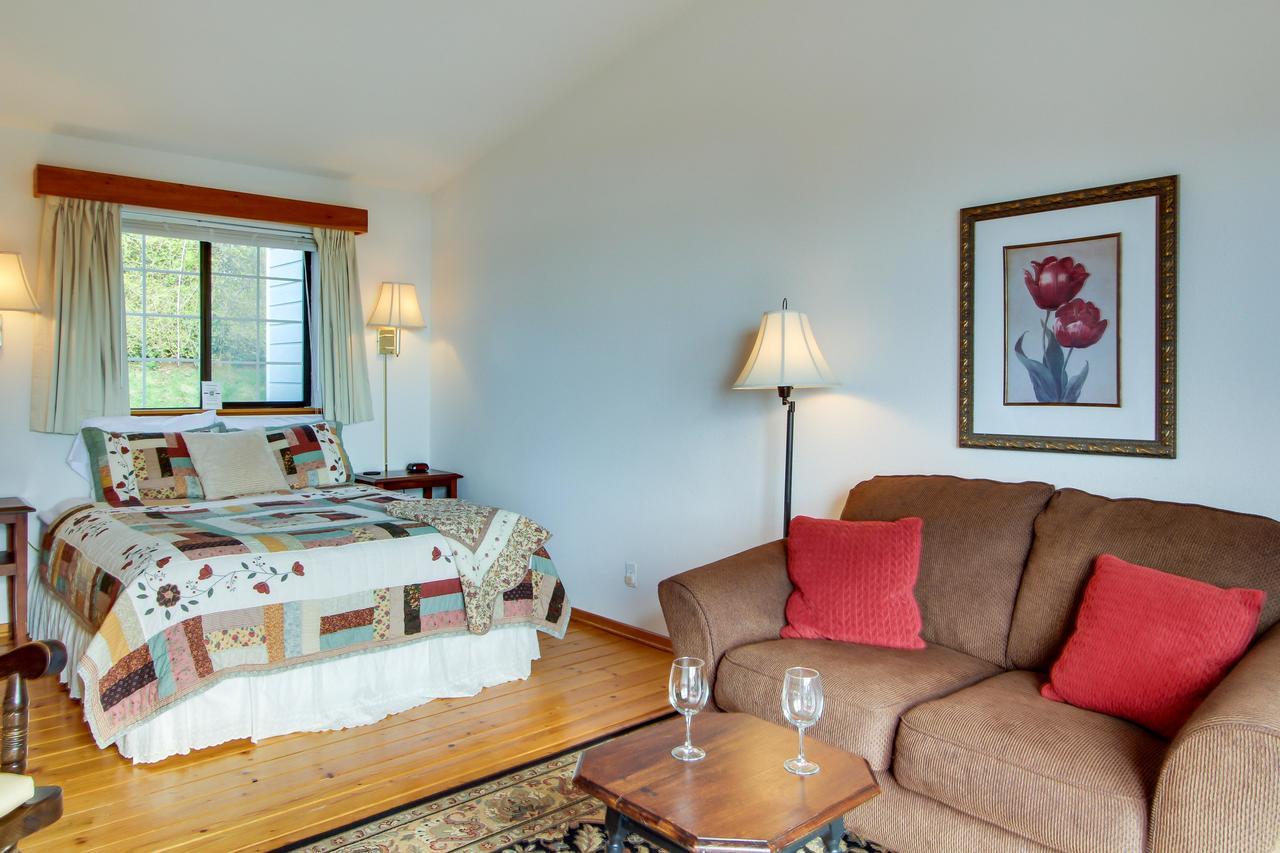 Ocean Cove Inn ヤハッツ エクステリア 写真