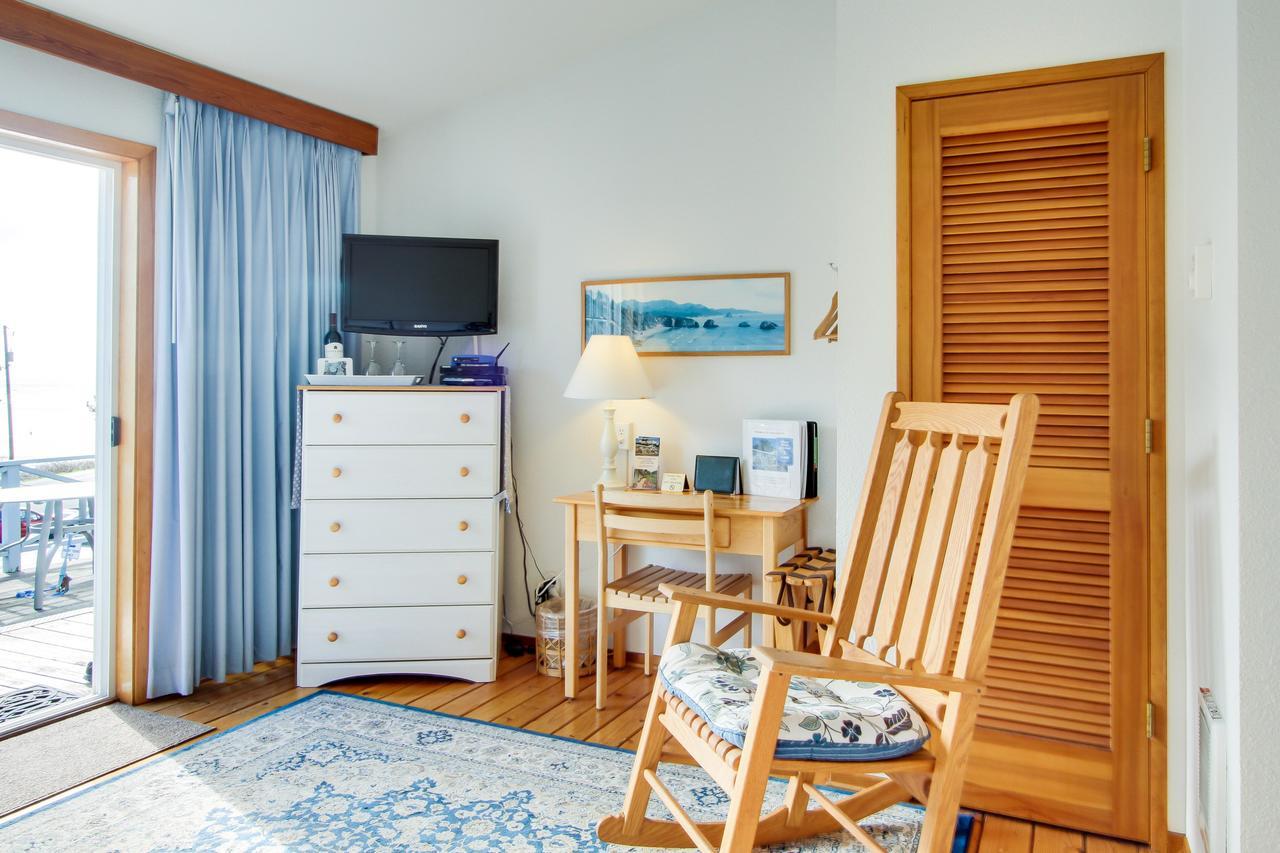 Ocean Cove Inn ヤハッツ エクステリア 写真